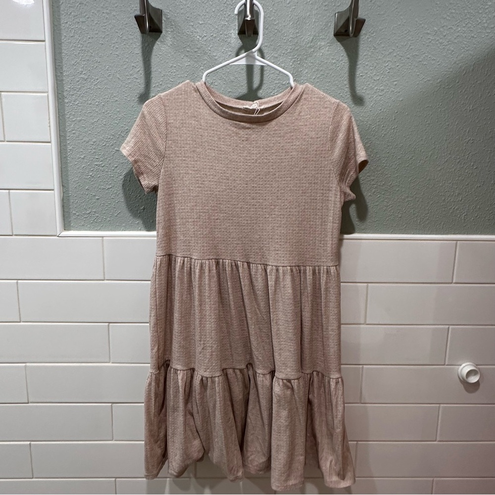 See You Monday | Cream tiered knee length short sleeve  dress size Large